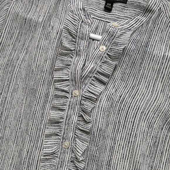 ⭐ Banana Republic button down blouse XS - Picture 3 of 12